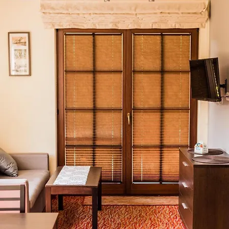 Cove ホームステイ ヤスタルニャ