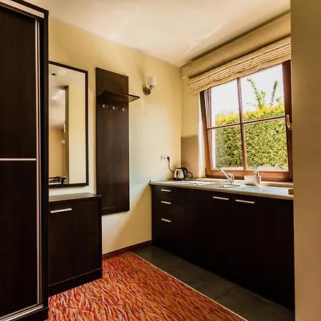 Cove ホームステイ ヤスタルニャ