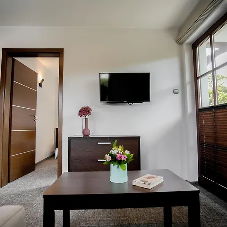 Cove ホームステイ ヤスタルニャ