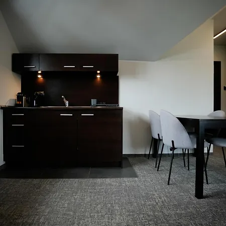 ホームステイ Cove ヤスタルニャ