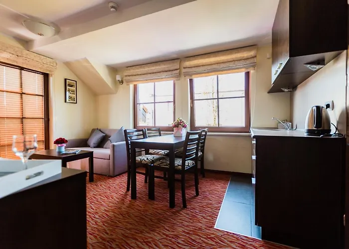 Cove יאסטארניה