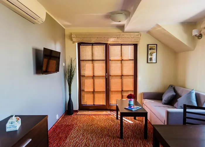 Cove יאסטארניה